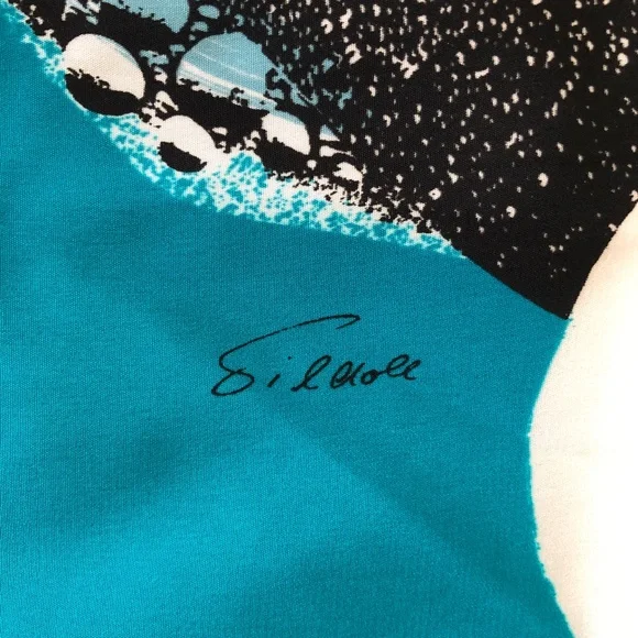 Sildoll Yukari Tamato Scarf 34” x 35.5” - Picture 5 of 7